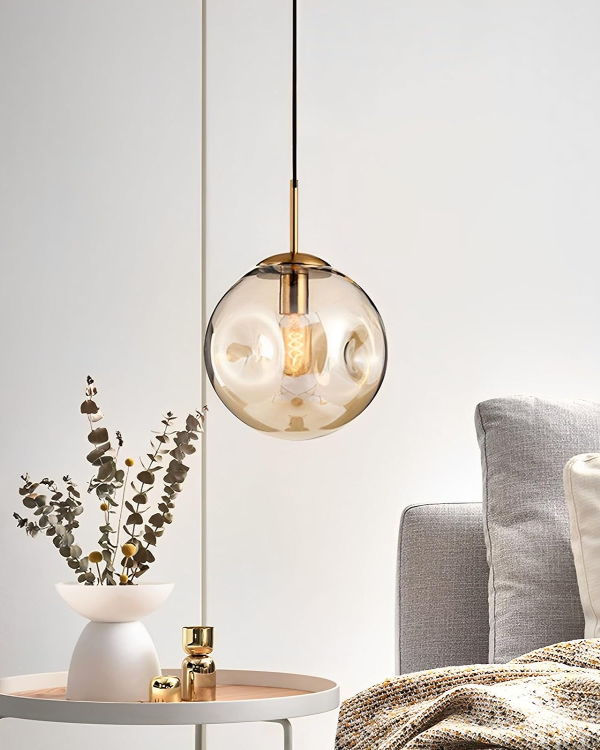 GlanzKugel | Pendelleuchte – Handgefertigte Eleganz aus Glas und Metall