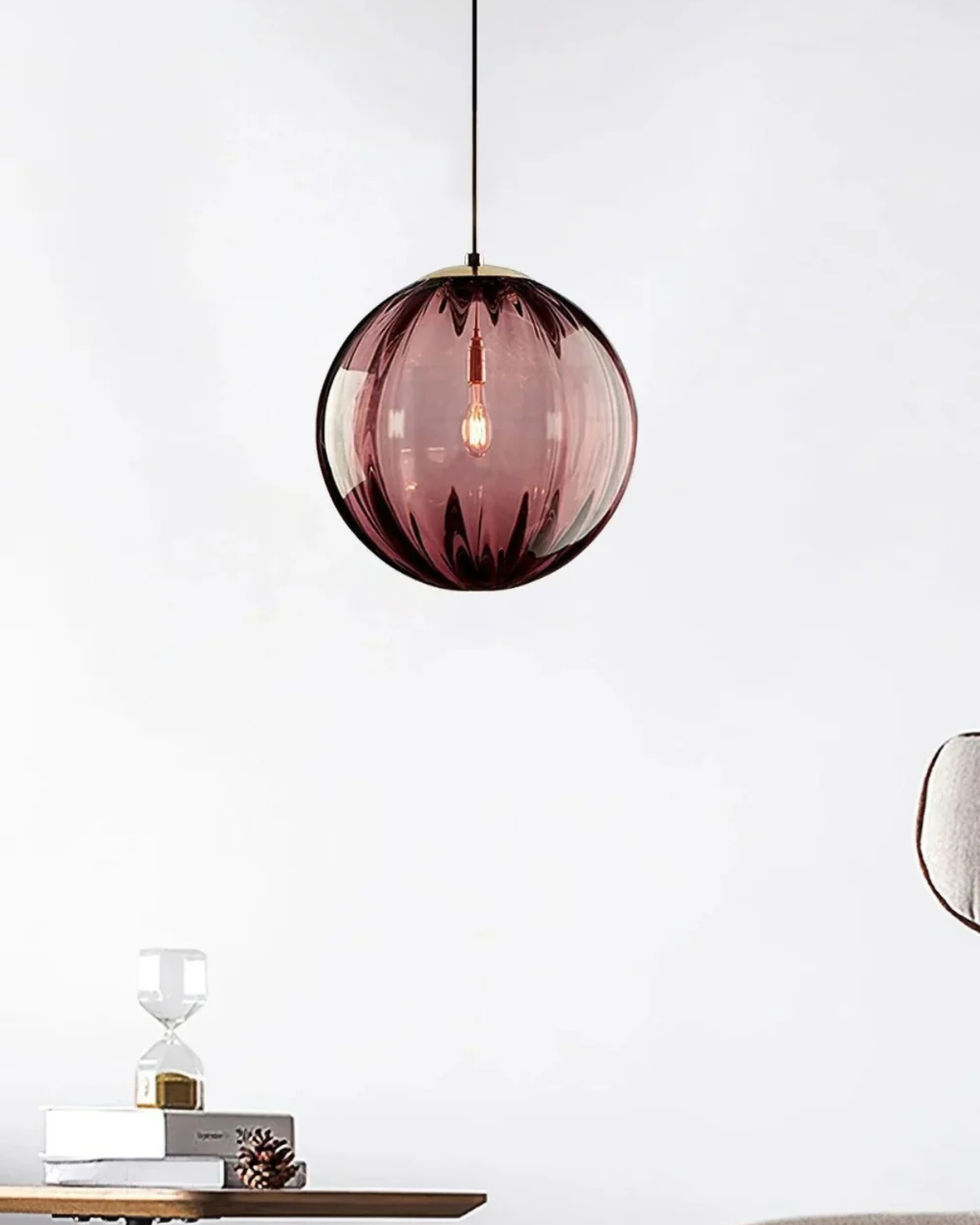 GlanzKugel | Pendelleuchte – Handgefertigte Eleganz aus Glas und Metall
