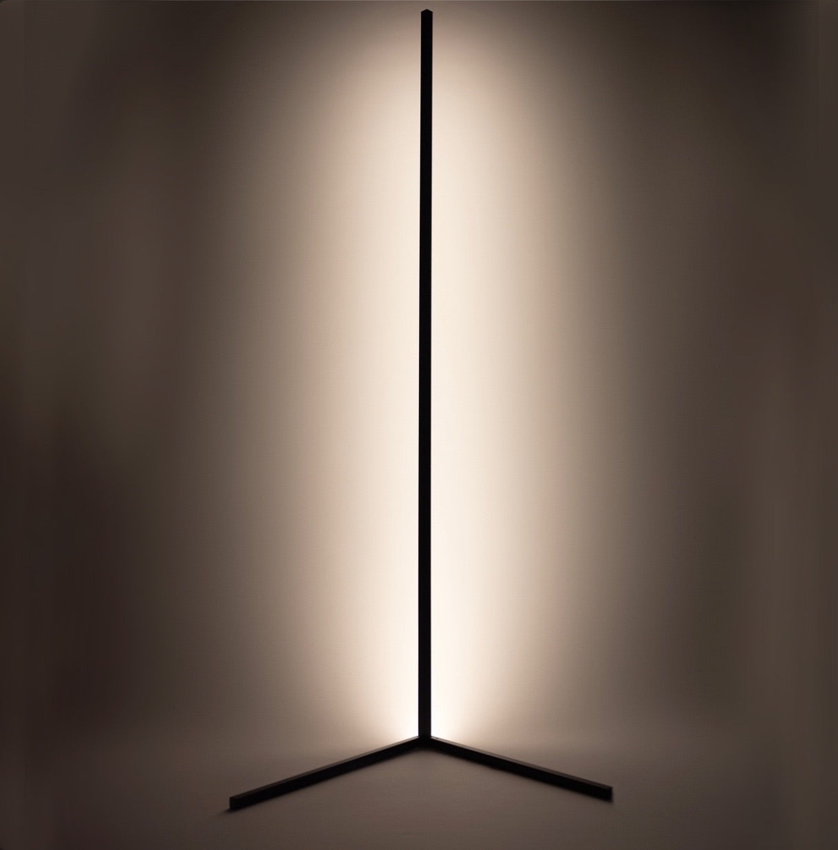 SleekBuddy | Minimalistische LED-Stehleuchte in Schwarz/Weiß – Moderne Ecklampe aus Aluminium