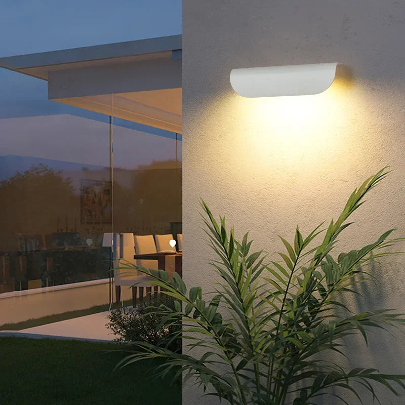 NordLuma – Wasserdichte LED-Außenwandleuchte im nordischen Design (IP65)