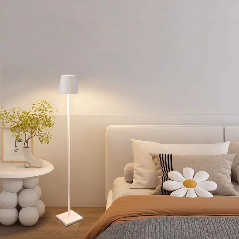 Jamo – Elegante, kabellose Stehlampe für flexible Beleuchtung in jedem Raum