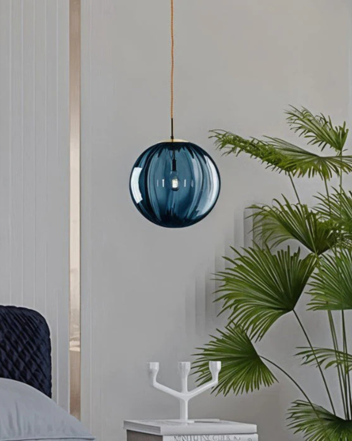 GlanzKugel | Pendelleuchte – Handgefertigte Eleganz aus Glas und Metall