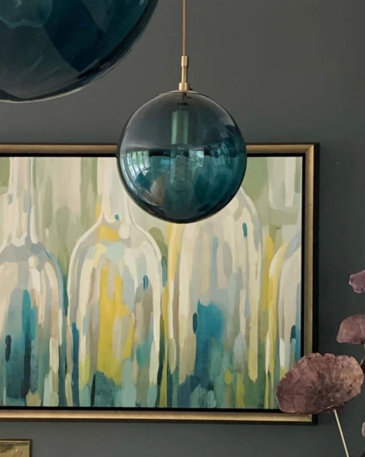 GlanzKugel | Pendelleuchte – Handgefertigte Eleganz aus Glas und Metall