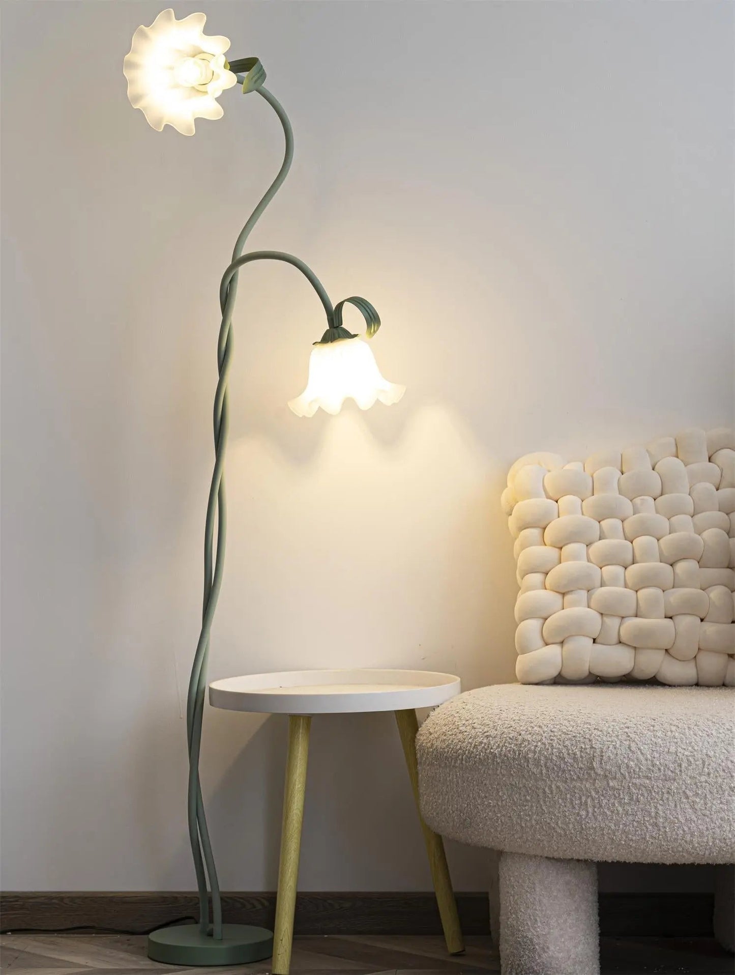 Floréa | Elegante Blüten-Stehleuchte – Ein stilvoller Akzent für Ihr Zuhause