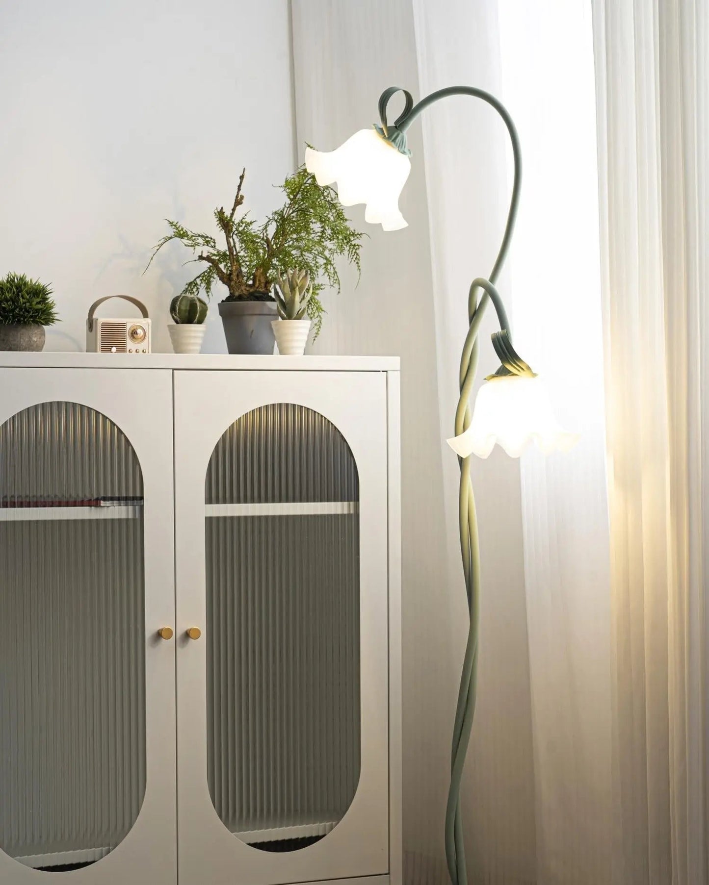 Floréa | Elegante Blüten-Stehleuchte – Ein stilvoller Akzent für Ihr Zuhause