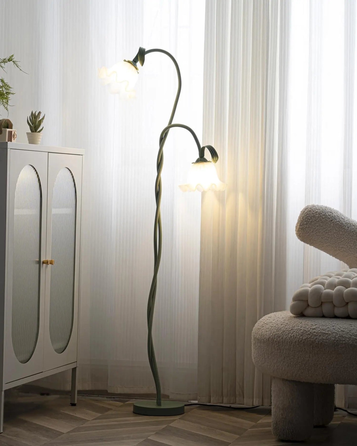 Floréa | Elegante Blüten-Stehleuchte – Ein stilvoller Akzent für Ihr Zuhause