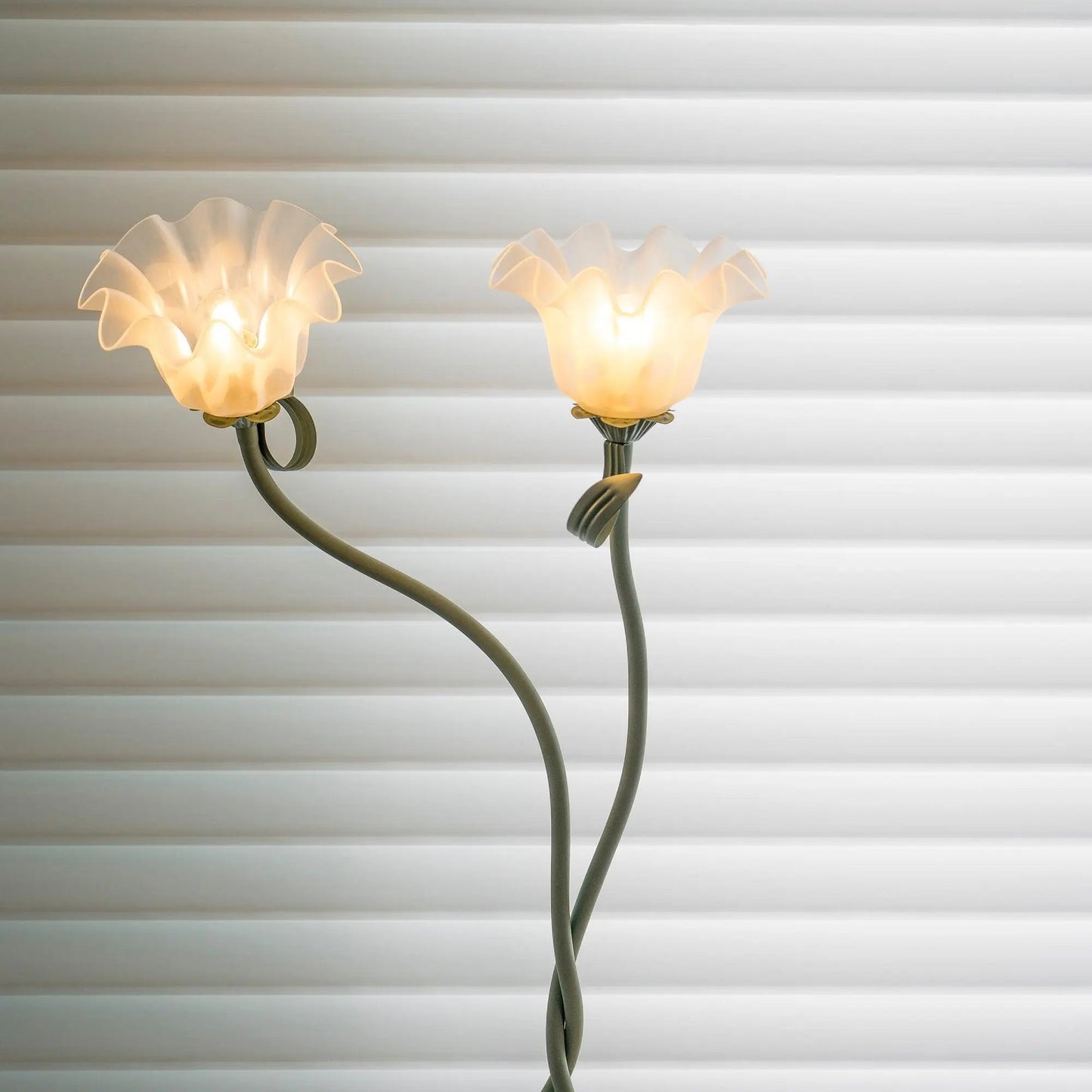 Floréa | Elegante Blüten-Stehleuchte – Ein stilvoller Akzent für Ihr Zuhause