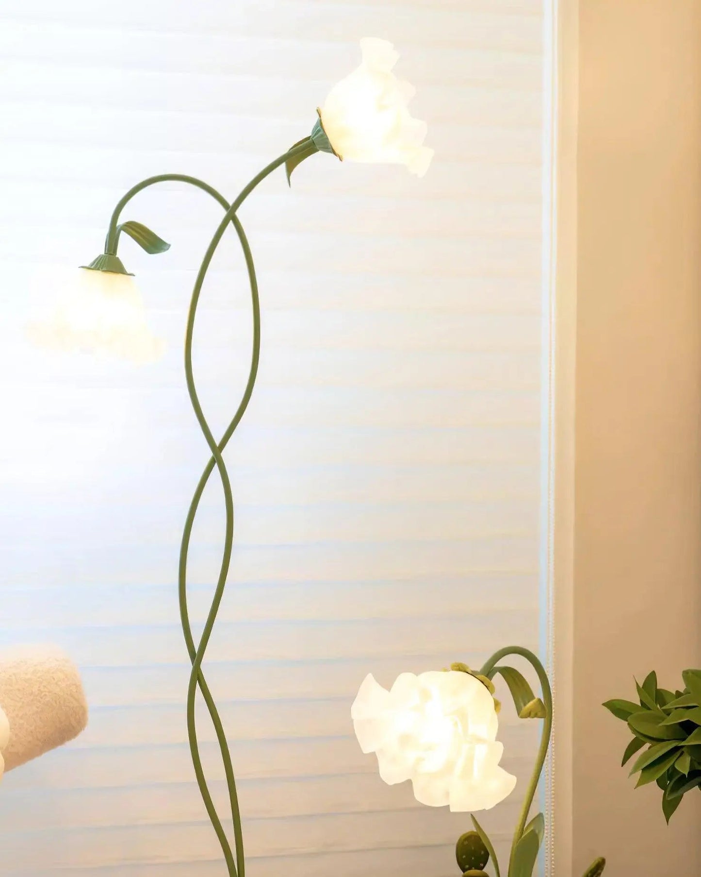 Floréa | Elegante Blüten-Stehleuchte – Ein stilvoller Akzent für Ihr Zuhause