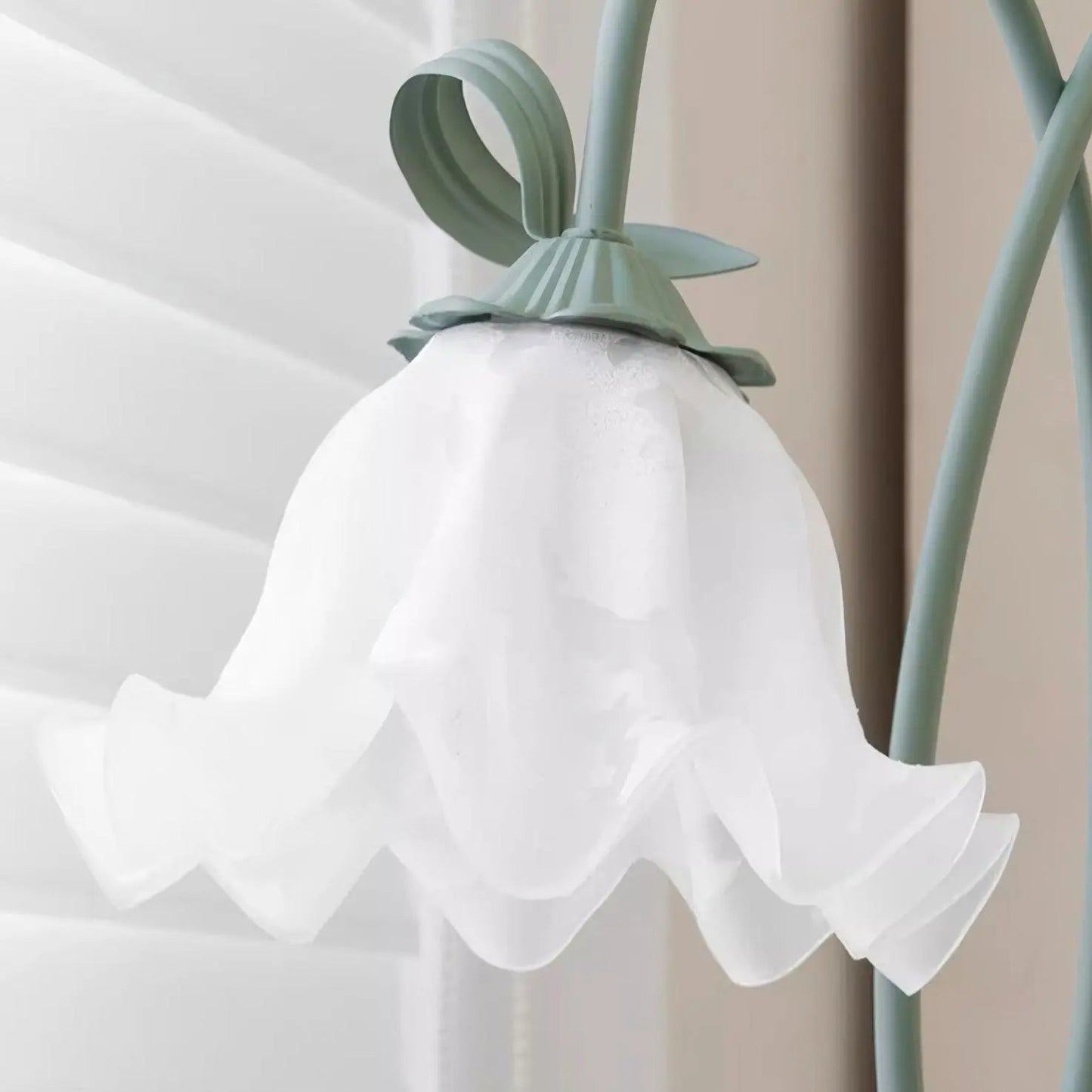 Floréa | Elegante Blüten-Stehleuchte – Ein stilvoller Akzent für Ihr Zuhause