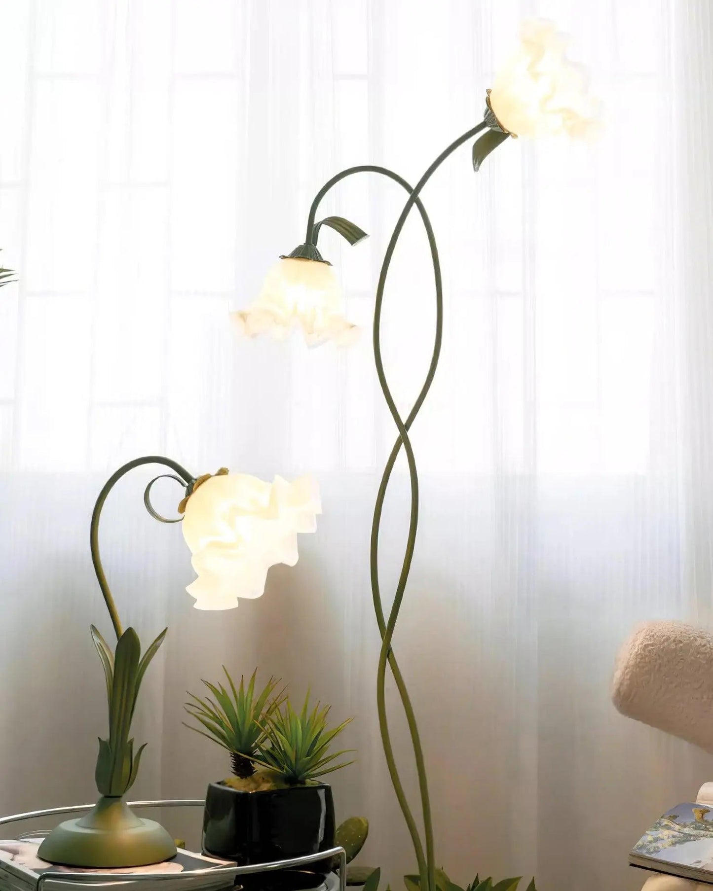 Floréa | Elegante Blüten-Stehleuchte – Ein stilvoller Akzent für Ihr Zuhause