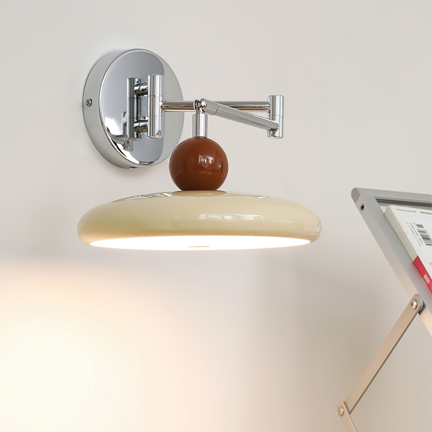 Lola | Schwenkarm Wandlampe - Eleganz für Ihr Zuhause