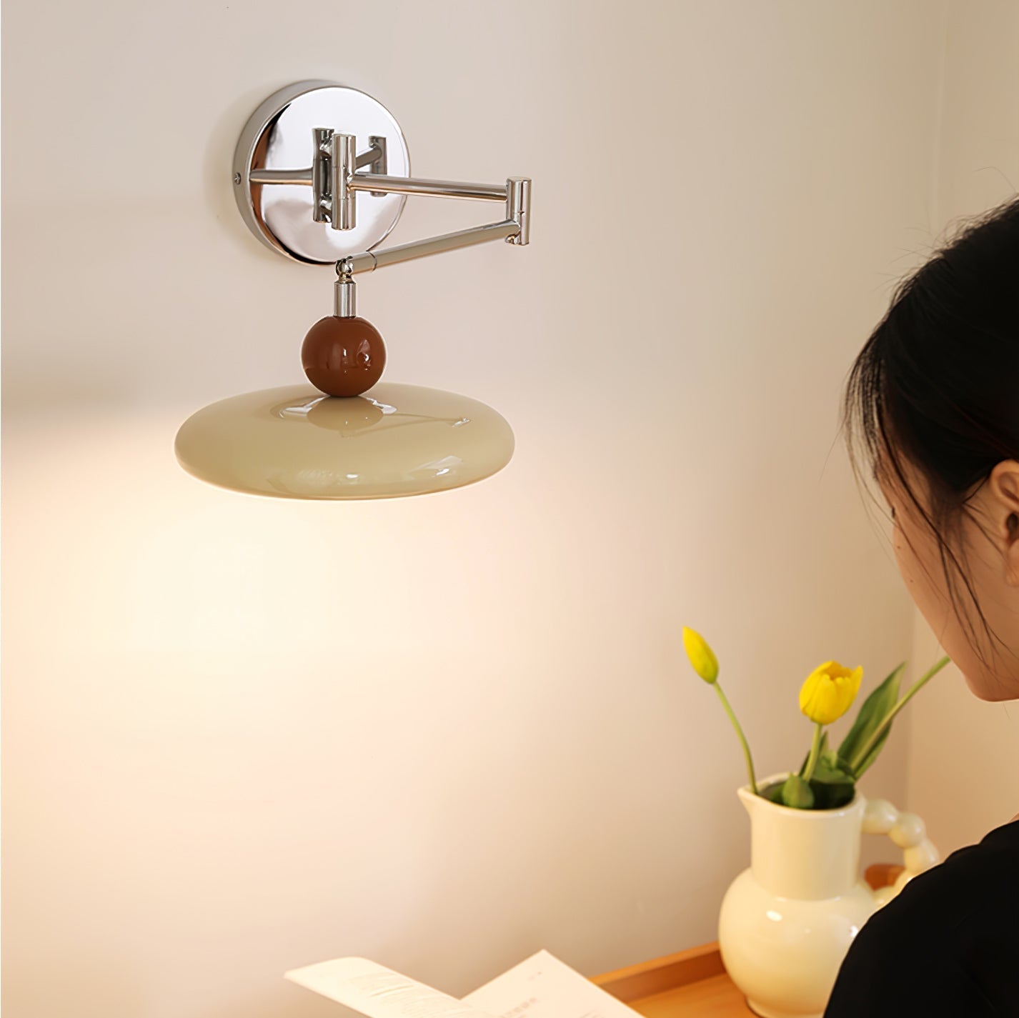 Lola | Schwenkarm Wandlampe - Eleganz für Ihr Zuhause