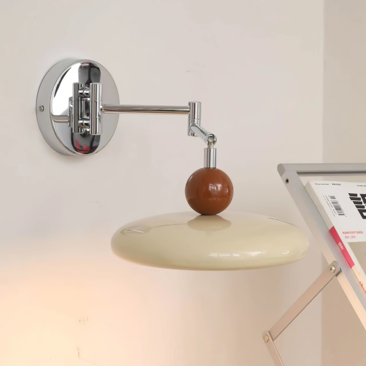 Lola | Schwenkarm Wandlampe - Eleganz für Ihr Zuhause