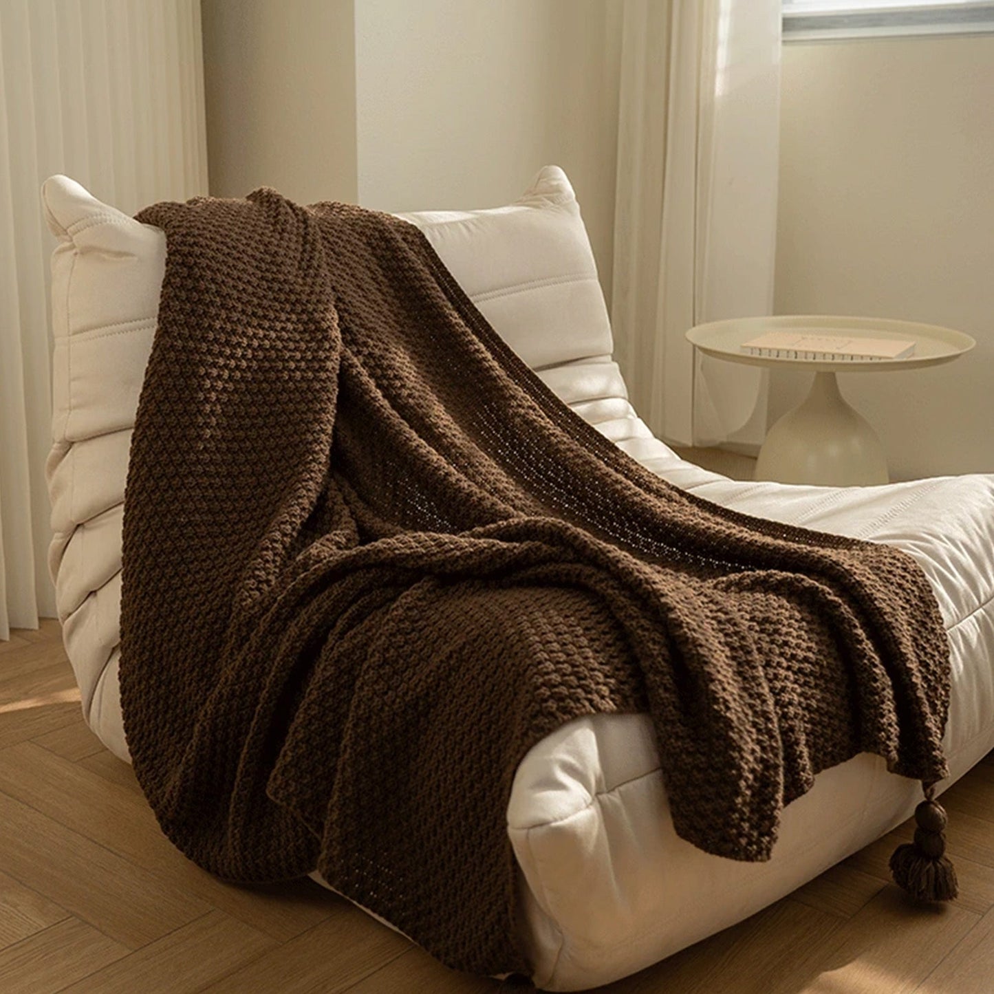 Norvella | Strickdecke – Gemütlich mit Quastenakzenten 0