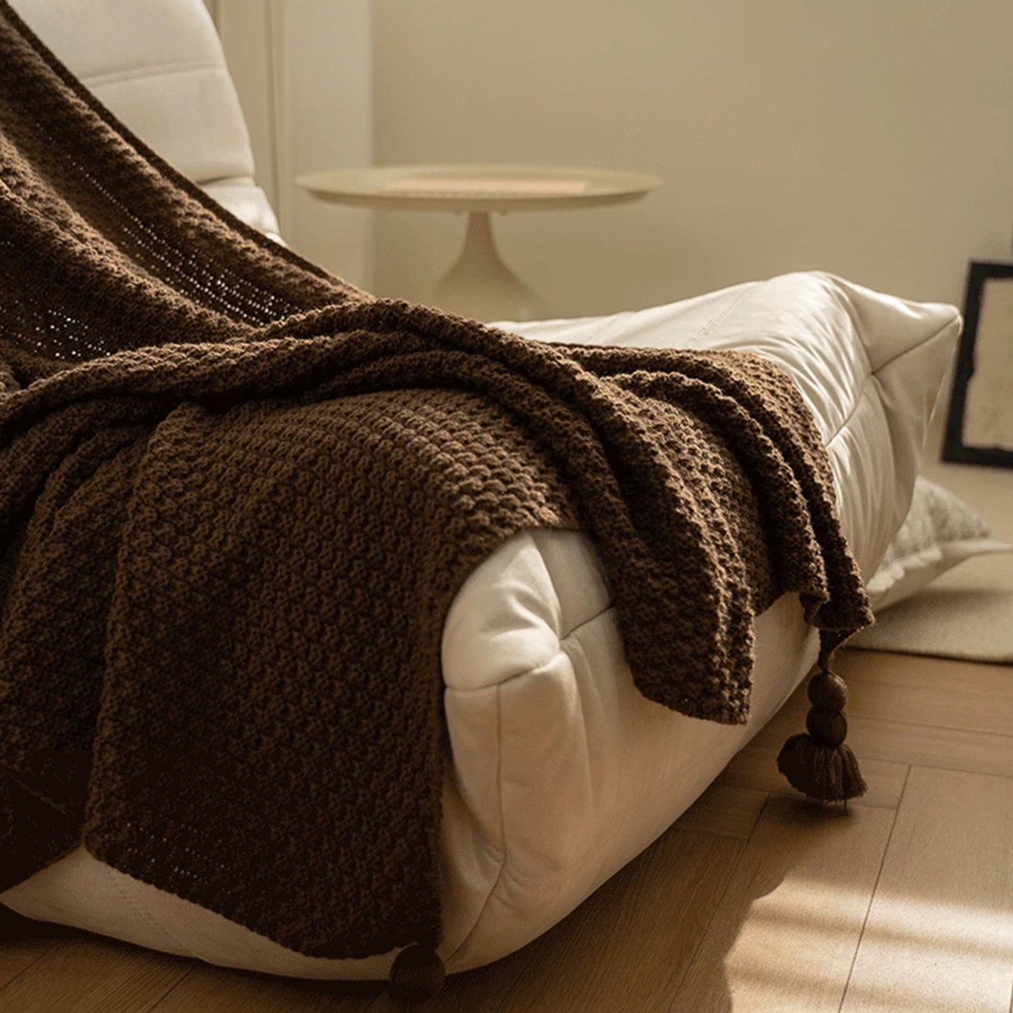 Norvella | Strickdecke – Gemütlich mit Quastenakzenten 2