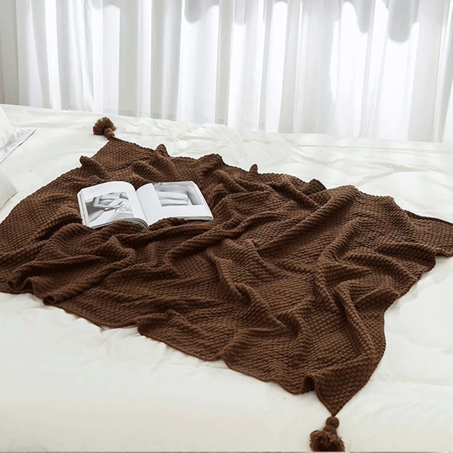 Norvella | Strickdecke – Gemütlich mit Quastenakzenten 3