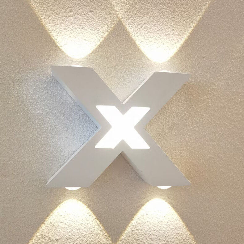 KreuzLicht | Elegante X-förmige LED-Wandleuchte für den Außenbereich