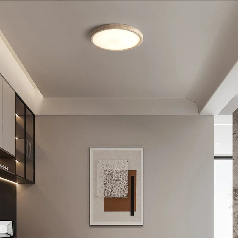 Travessa Sol | LED Deckenleuchte aus gelbem Travertin im Wabi-Sabi Stil