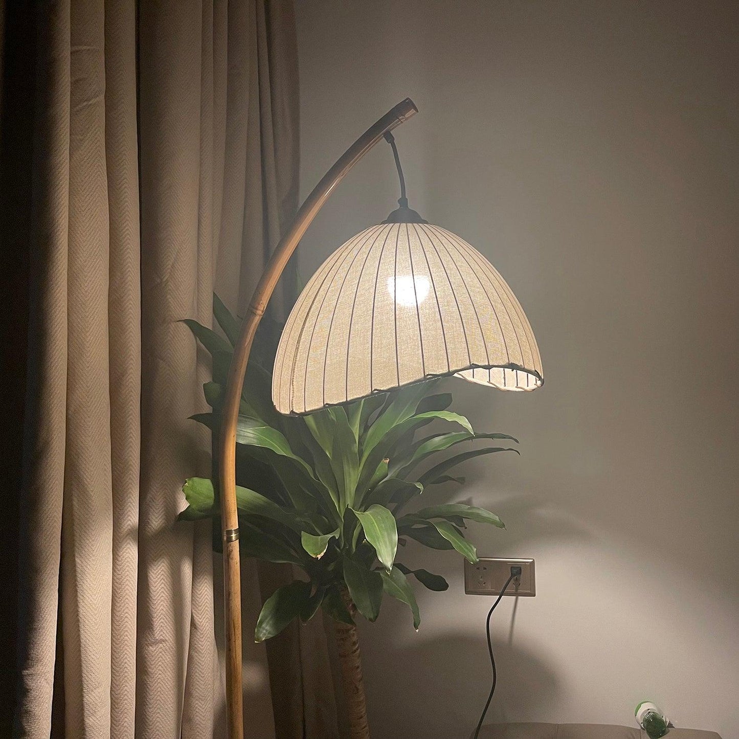 Elegante Japanische Bambus-Design-Stehlampe von Glammzee – Der perfekte Akzent für Ihr Zuhause