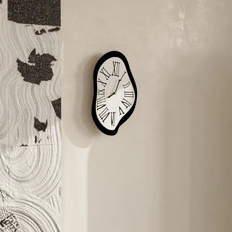Moderne Surreale Wanddekoruhr │ Salvador Garden Dali Design mit Römischen Ziffern