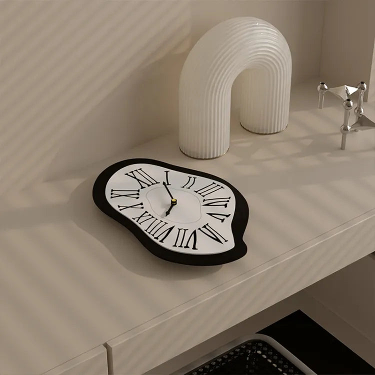 Moderne Surreale Wanddekoruhr │ Salvador Garden Dali Design mit Römischen Ziffern