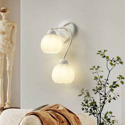 Elegante französische Blumenbecher-Wandleuchte aus Eisen und Glas - 1/2-flammig für Schlafzimmer