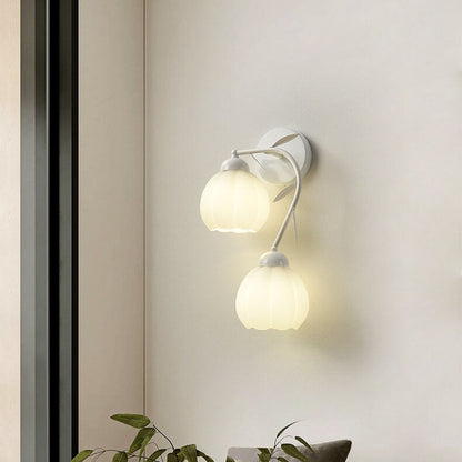 Elegante französische Blumenbecher-Wandleuchte aus Eisen und Glas - 1/2-flammig für Schlafzimmer