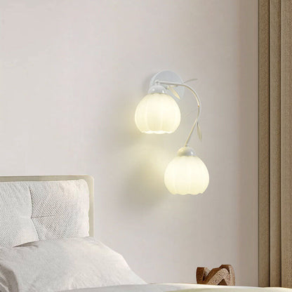 Elegante französische Blumenbecher-Wandleuchte aus Eisen und Glas - 1/2-flammig für Schlafzimmer