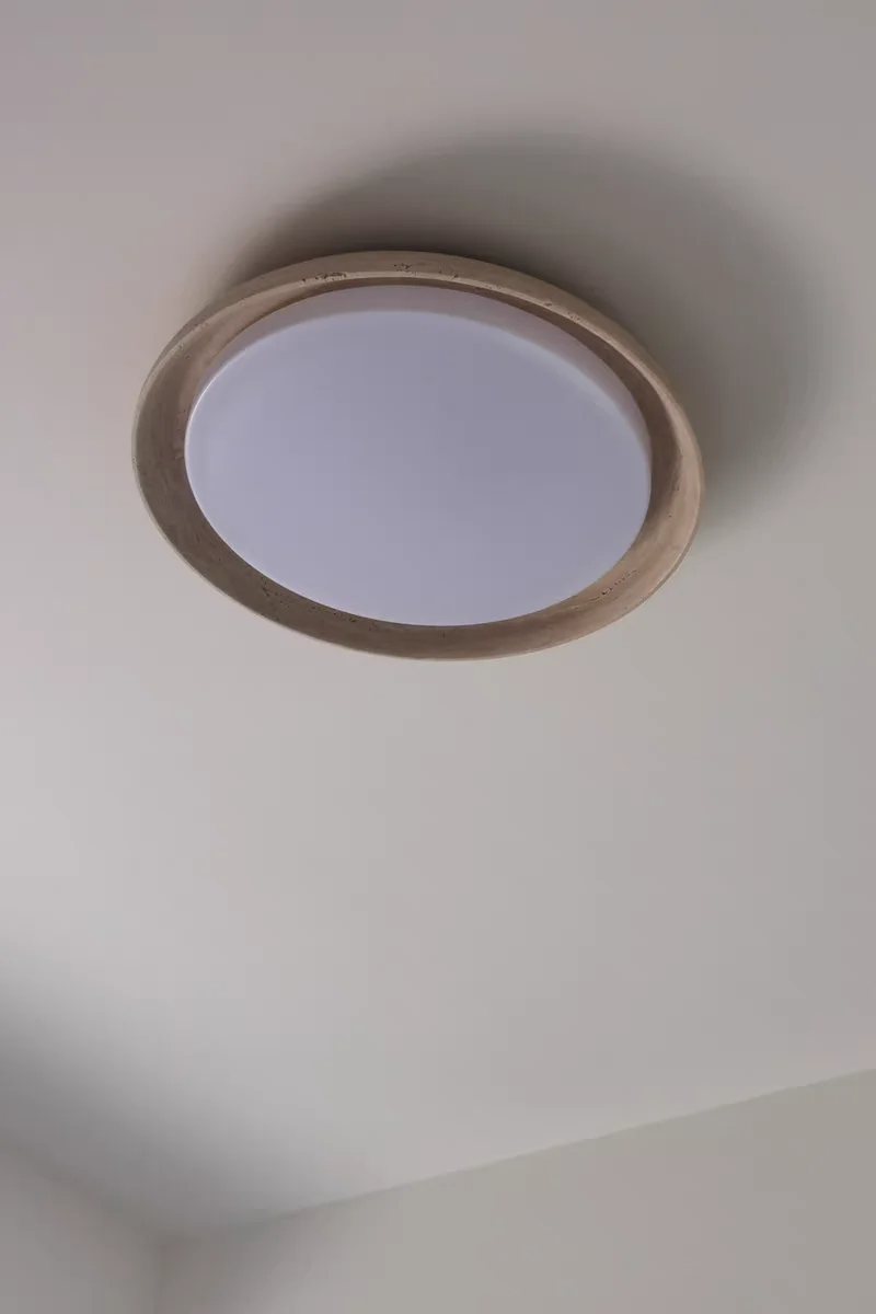 Solvessa | Moderne LED Deckenleuchte aus Acryl und Travertin für Schlafzimmer und Wohnbereich (4W)