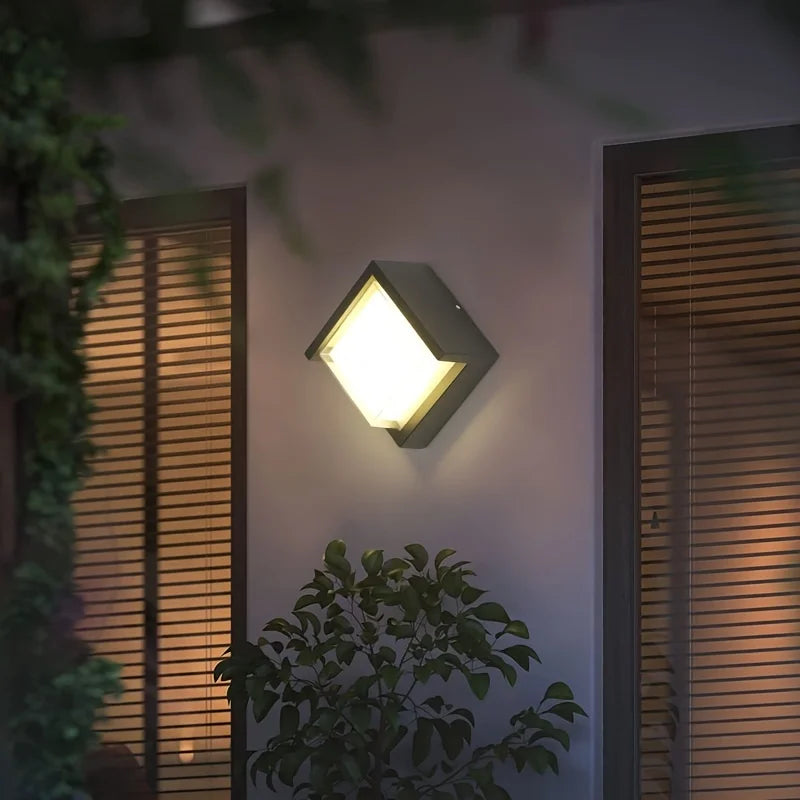 LumenEdge | Elegante minimalistische Wandleuchte aus Metall und Glas für Innen- und Außenbereiche