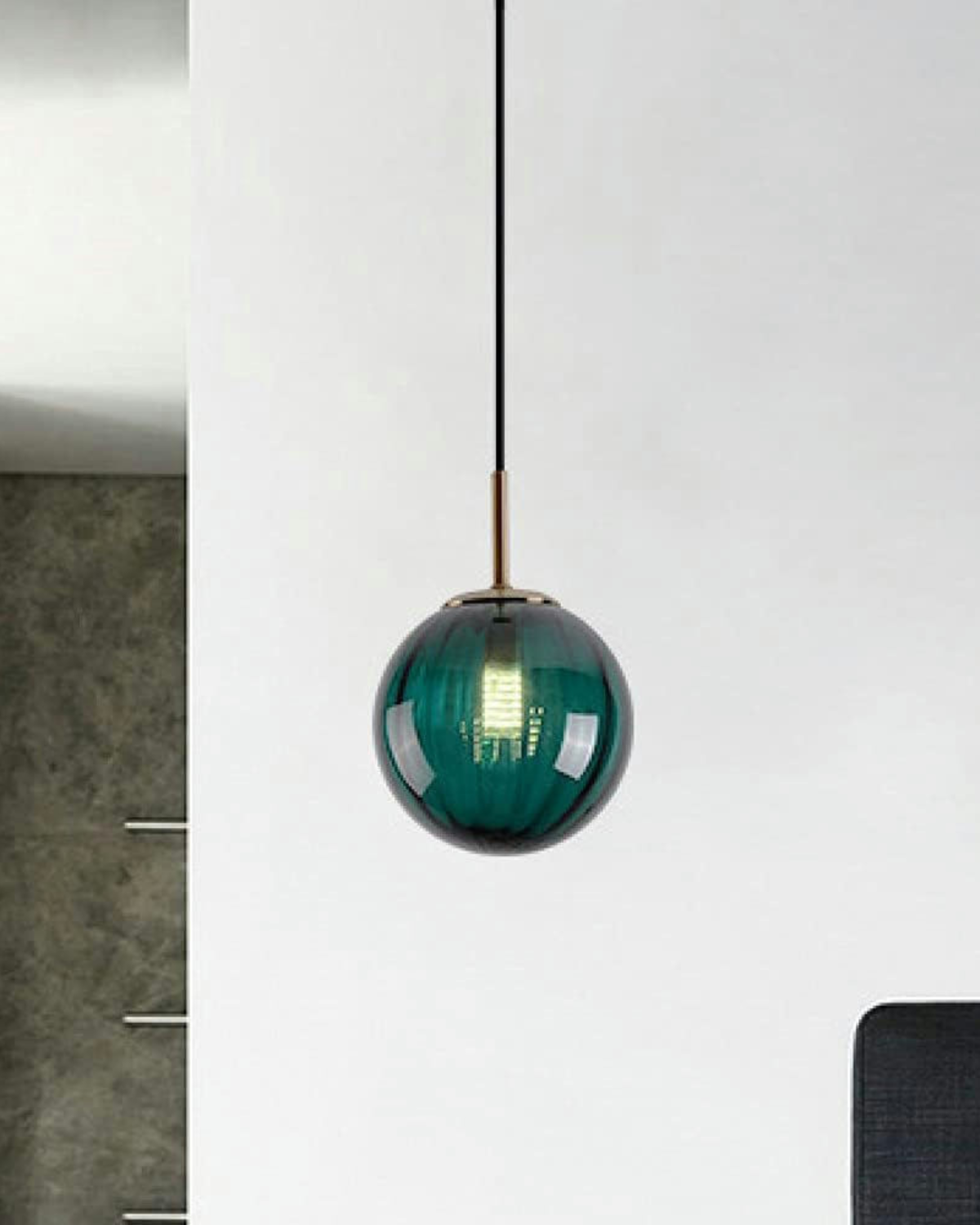 GlanzKugel | Pendelleuchte – Handgefertigte Eleganz aus Glas und Metall