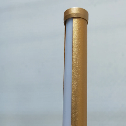 LunaLux | Moderne Schlankes LED-Stehleuchte – Dimmbar mit Fernbedienung, Schwarz, Gold, Weiß