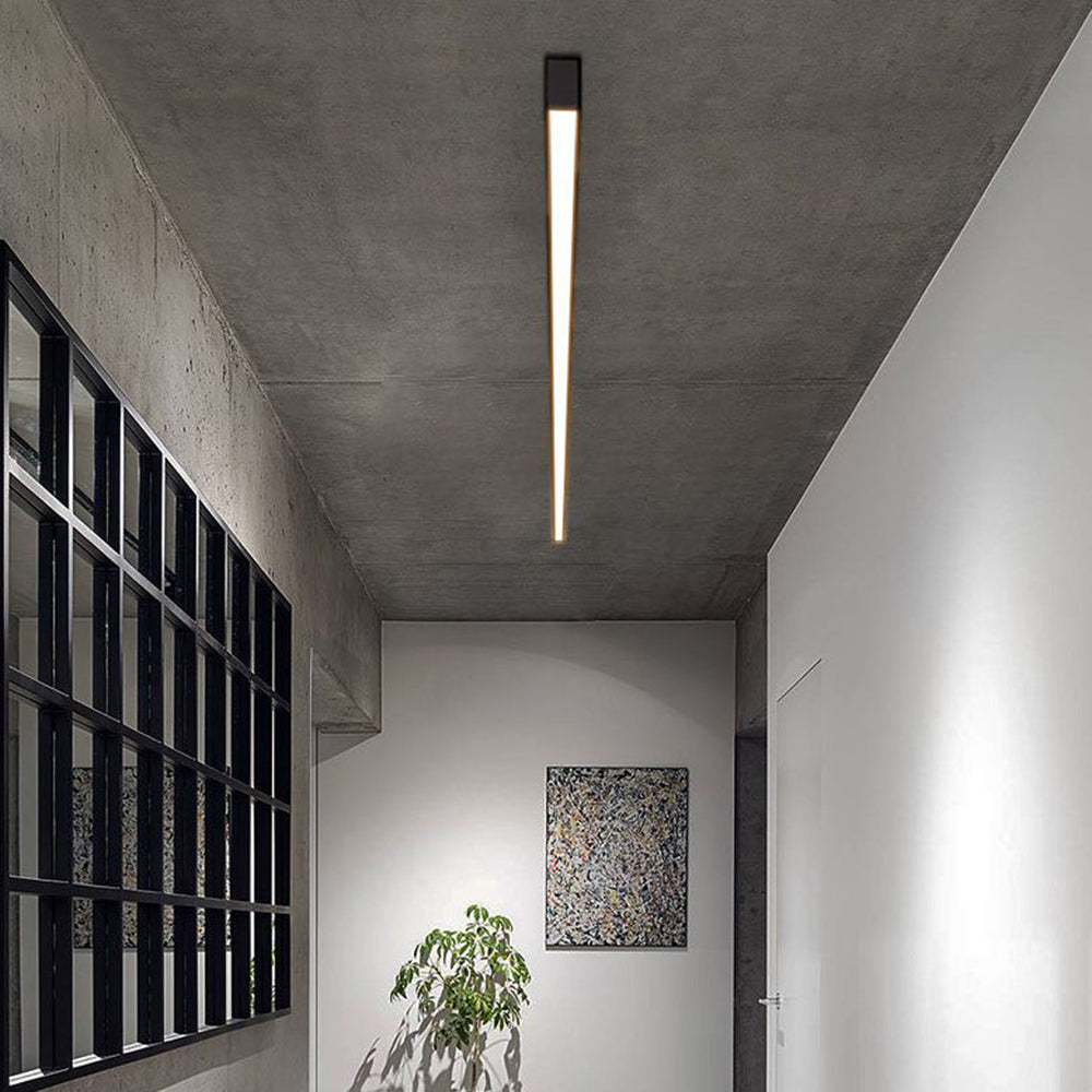 Nahaufnahme der schwarzen LineaLux LED-Deckenleuchte mit hochwertigen Materialien