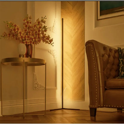 GlowSync |  Intelligente Sprachgesteuerte LED-Stehlampe