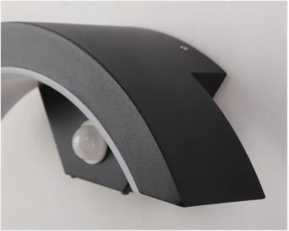 SentroLux Senso | Schwarze LED-Außenwandleuchte mit PIR-Bewegungssensor