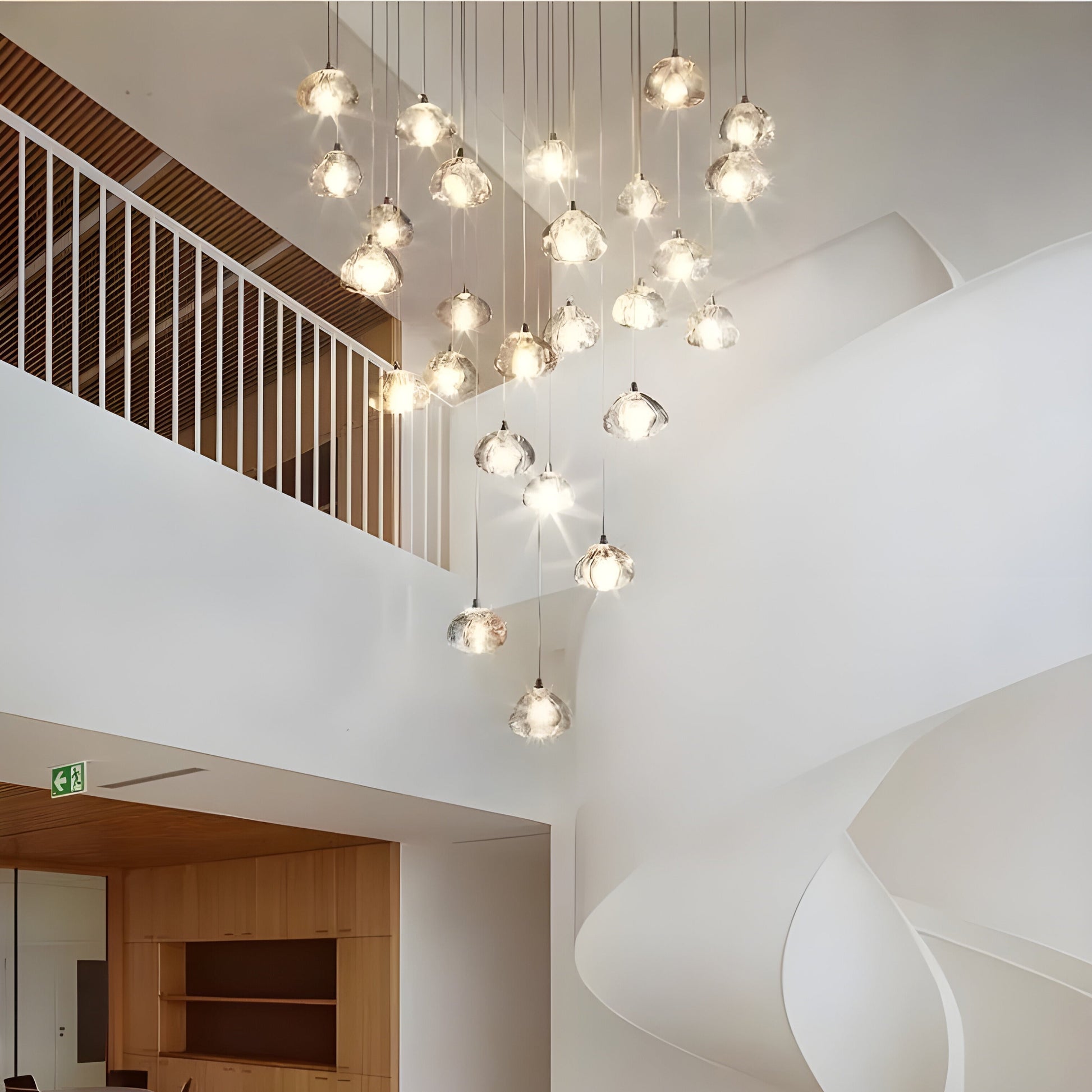 Cernobbio | Kristallpendelleuchte – Elegantes Design für Treppen 4