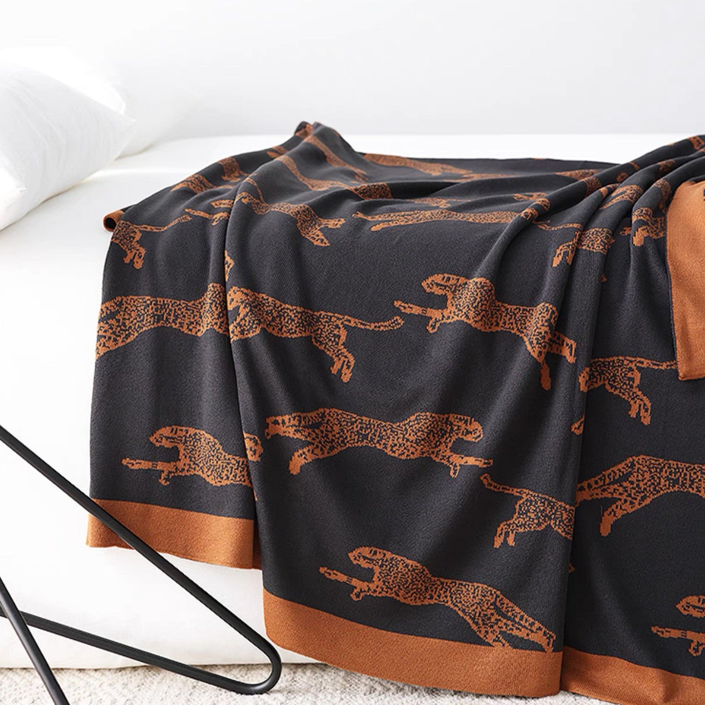 Cheetara | Wurfdecke – Luxuriöses Leopardenmuster für jeden Raum 2