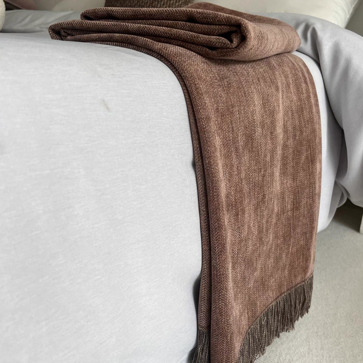 Chenara | Quastenbettdecke – Elegante und weiche Textur für jeden Raum 2
