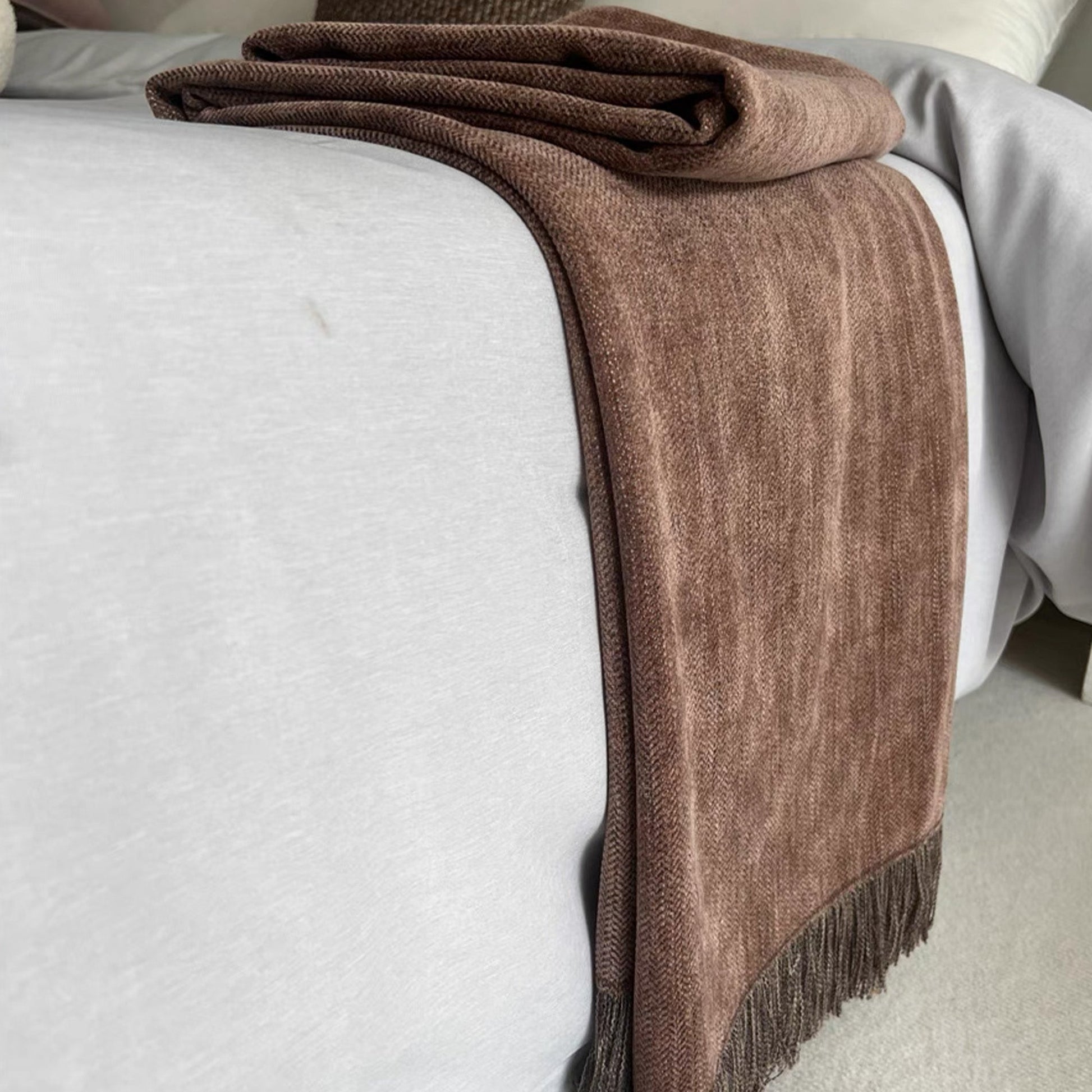 Chenara | Quastenbettdecke – Elegante und weiche Textur für jeden Raum 2