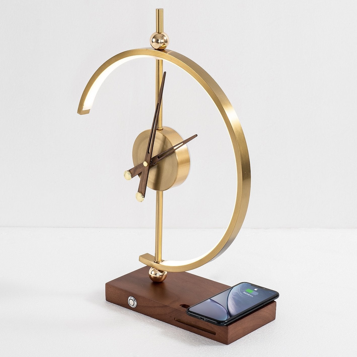 LumoChron | Elegante Lampenuhr mit Integriertem Ladegerät