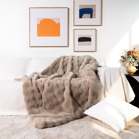 Fluffara | Wurfdecke – Luxuriöses Faux-Kaninchenfell für Ultimativen Komfort 5