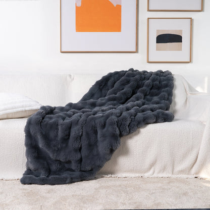 Fluffara | Wurfdecke – Luxuriöses Faux-Kaninchenfell für Ultimativen Komfort 8