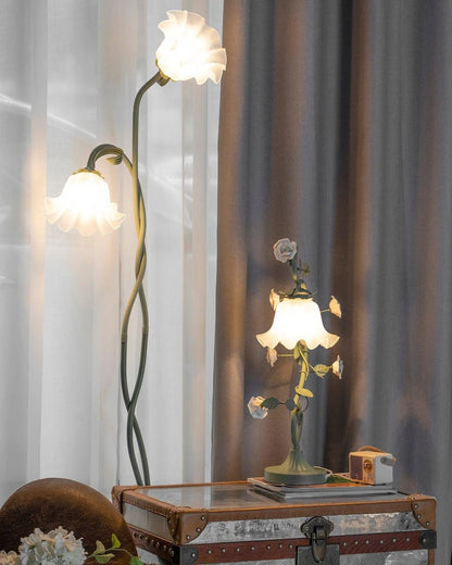Floréa | Elegante Blüten-Stehleuchte – Ein stilvoller Akzent für Ihr Zuhause