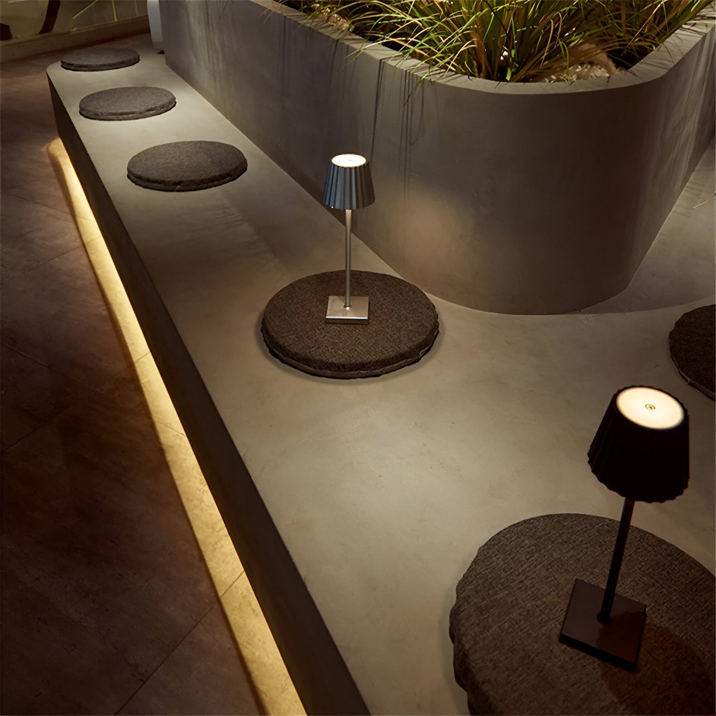 LumiTouch - Steuerbare, Wasserdichte, Wiederaufladbare, Kabellose LED-Tischlampe