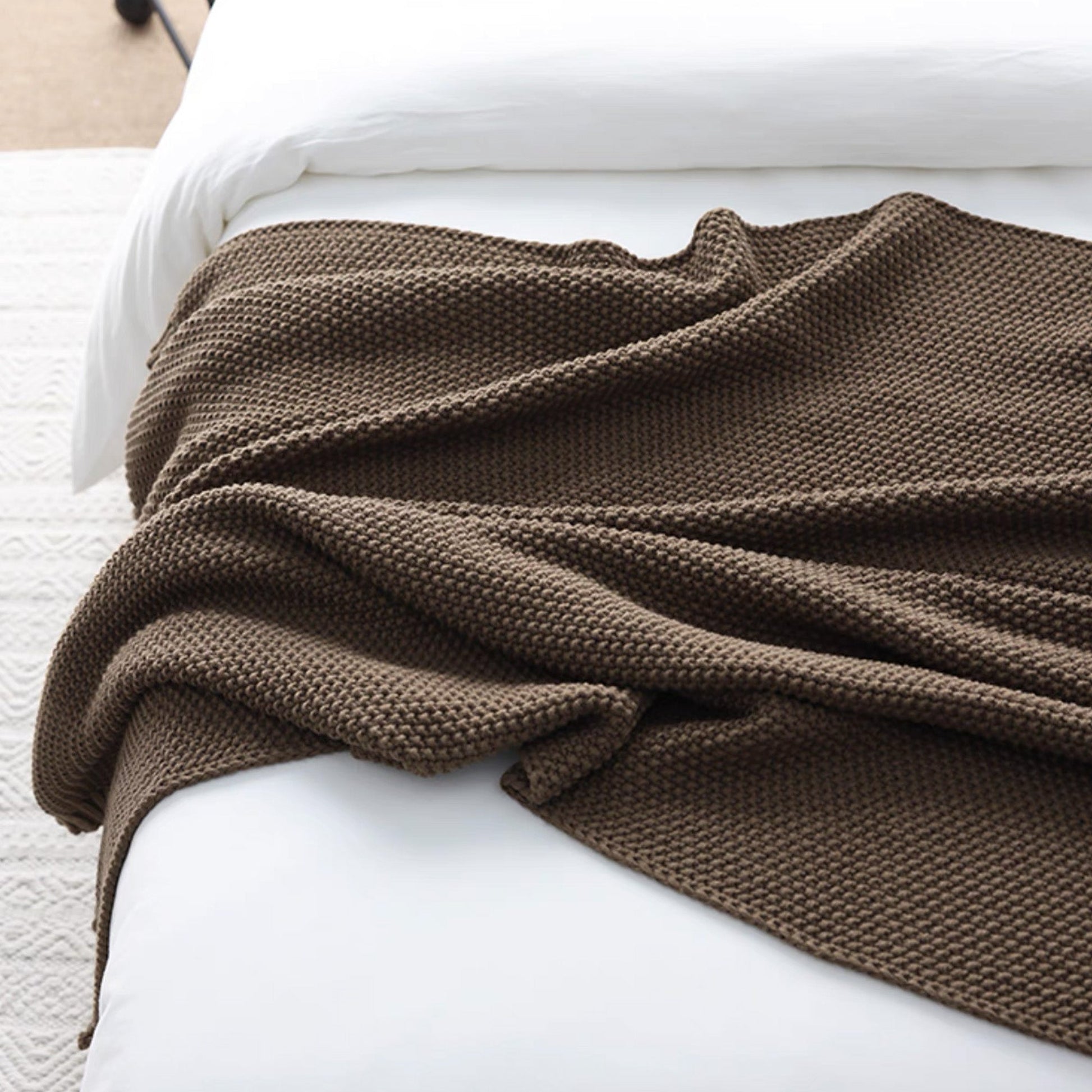 Knorvion | Strickwurfdecke – Gemütlich und stilvoll in Mocha Braun für Zuhause 1