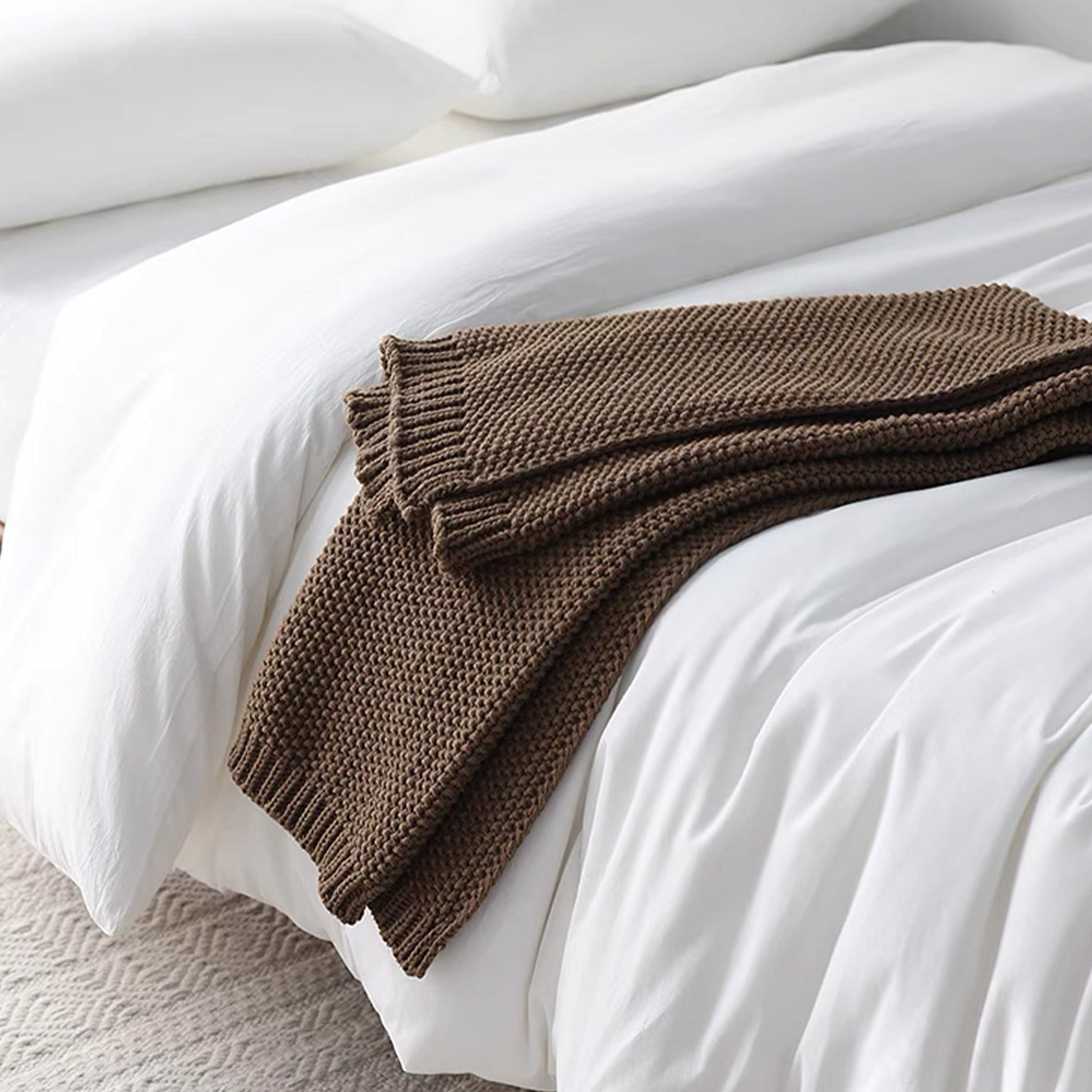 Knorvion | Strickwurfdecke – Gemütlich und stilvoll in Mocha Braun für Zuhause 2