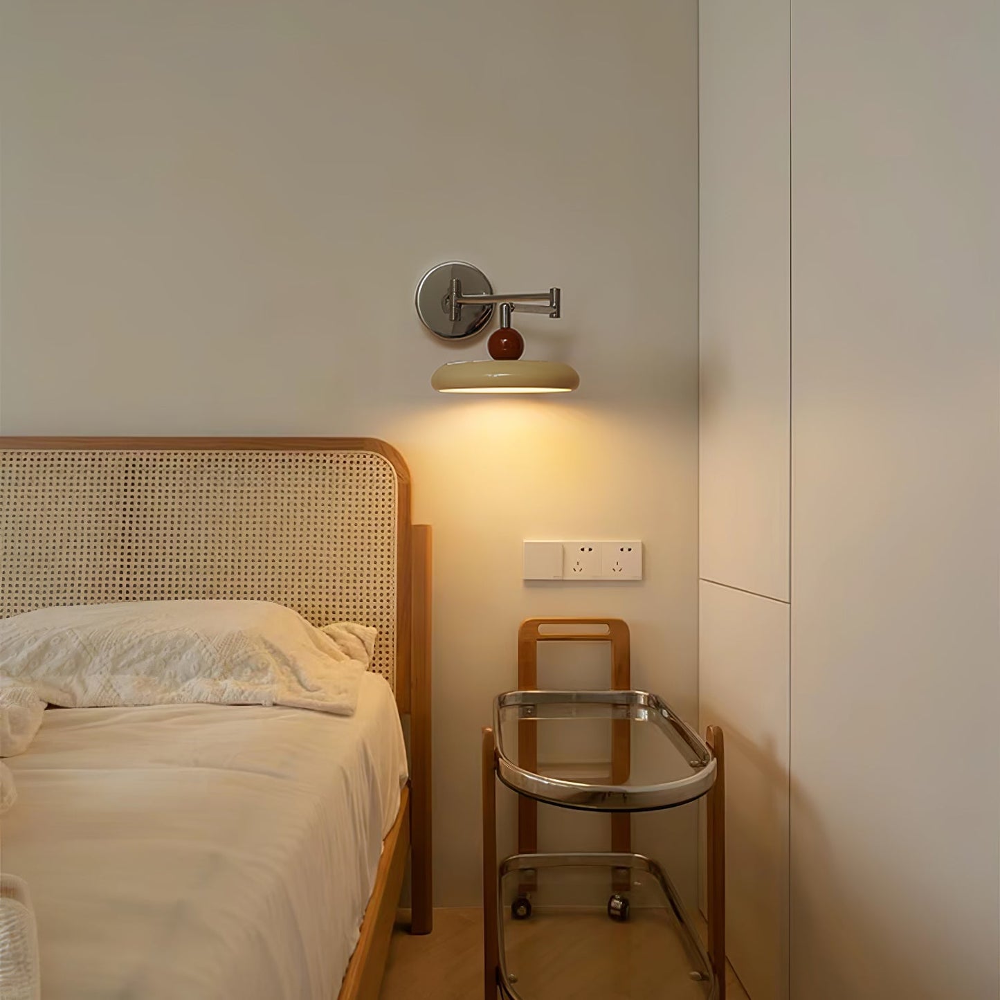 Lola | Schwenkarm Wandlampe - Eleganz für Ihr Zuhause