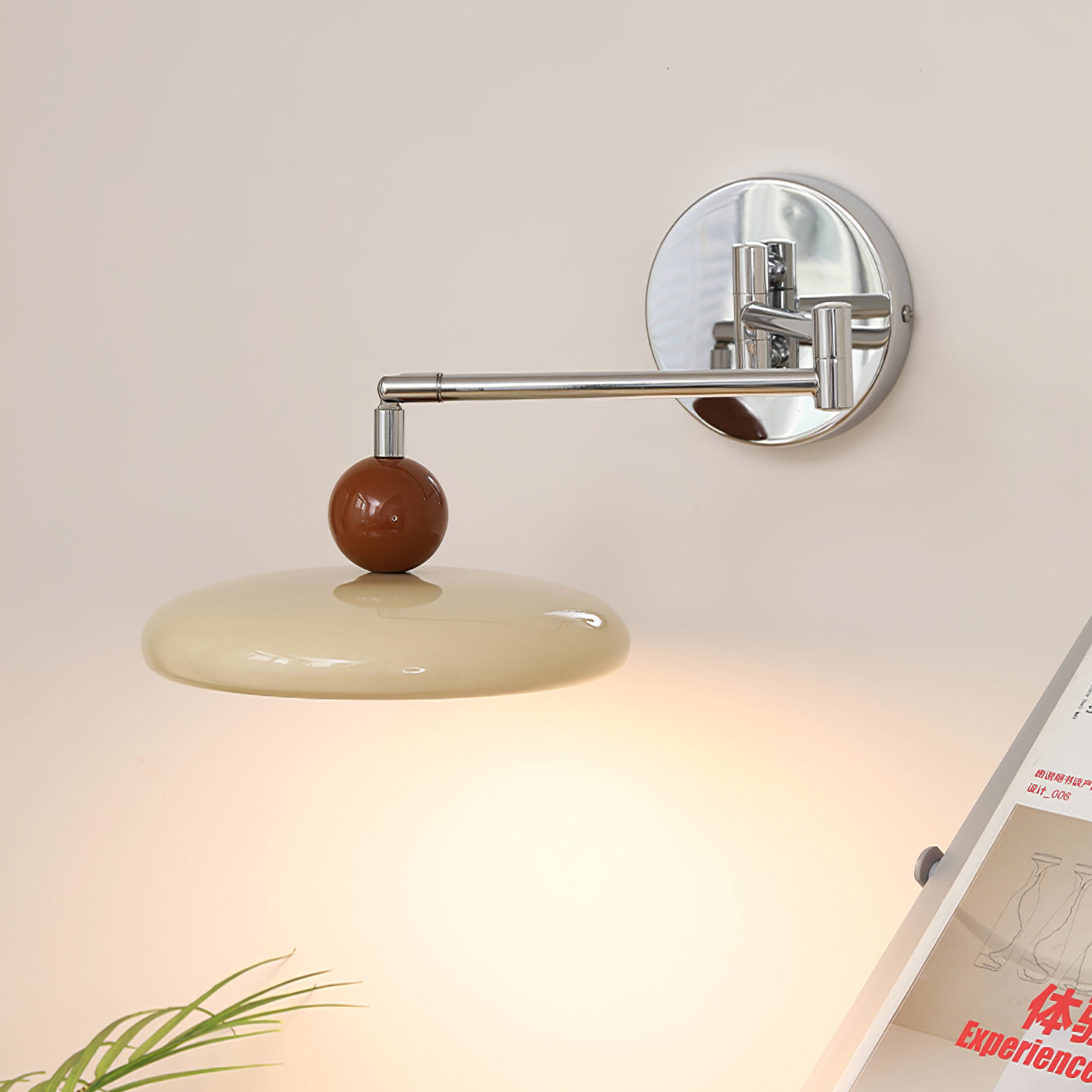 Lola | Schwenkarm Wandlampe - Eleganz für Ihr Zuhause