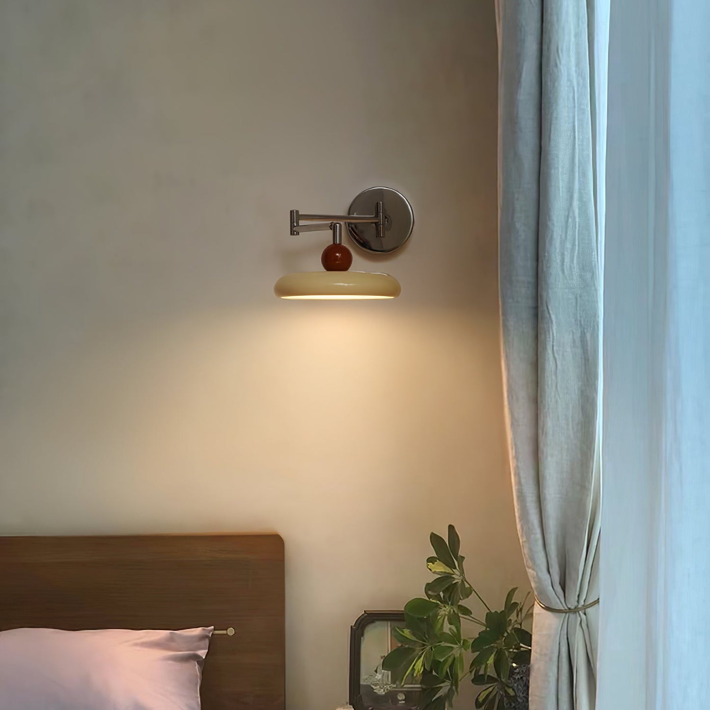 Lola | Schwenkarm Wandlampe - Eleganz für Ihr Zuhause