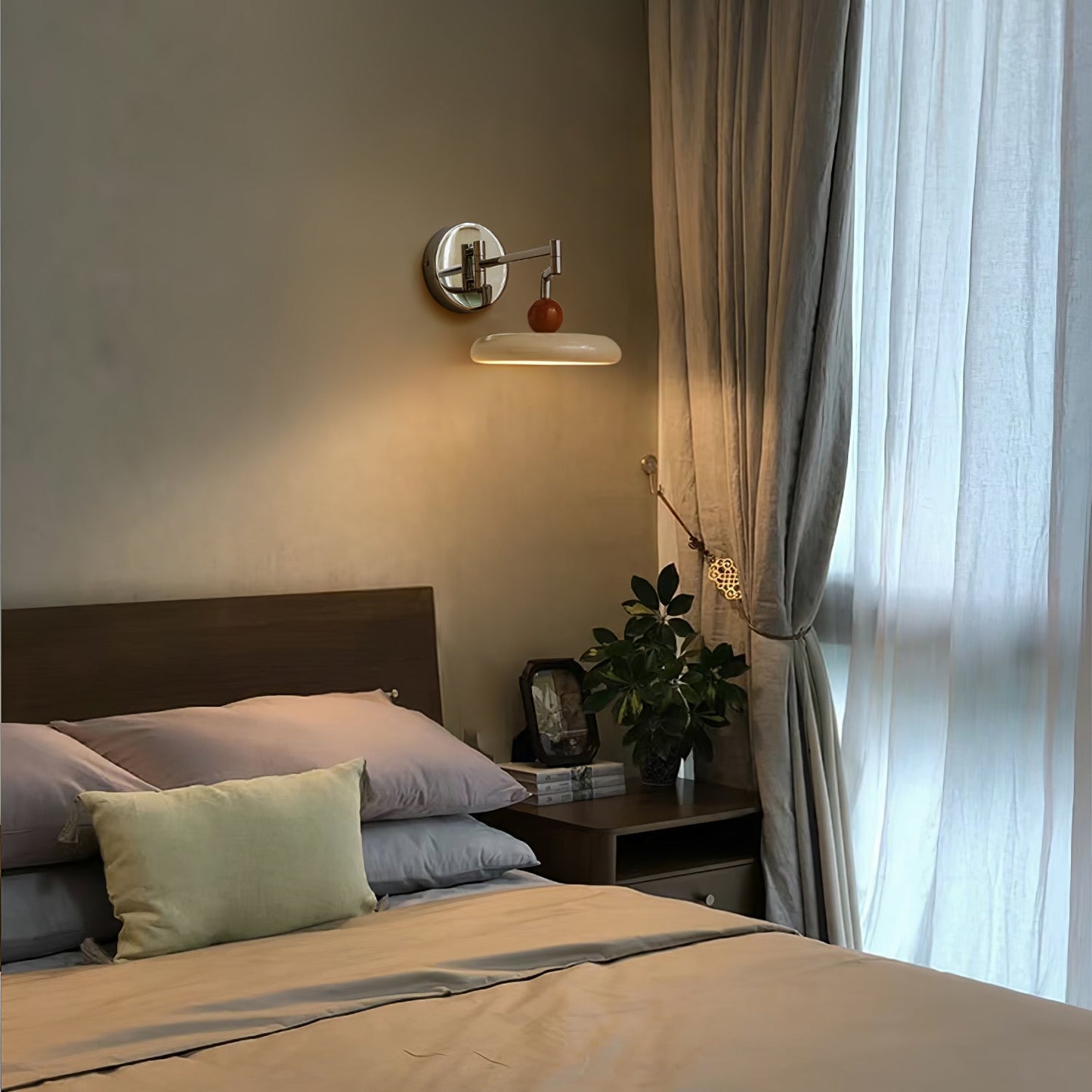 Lola | Schwenkarm Wandlampe - Eleganz für Ihr Zuhause